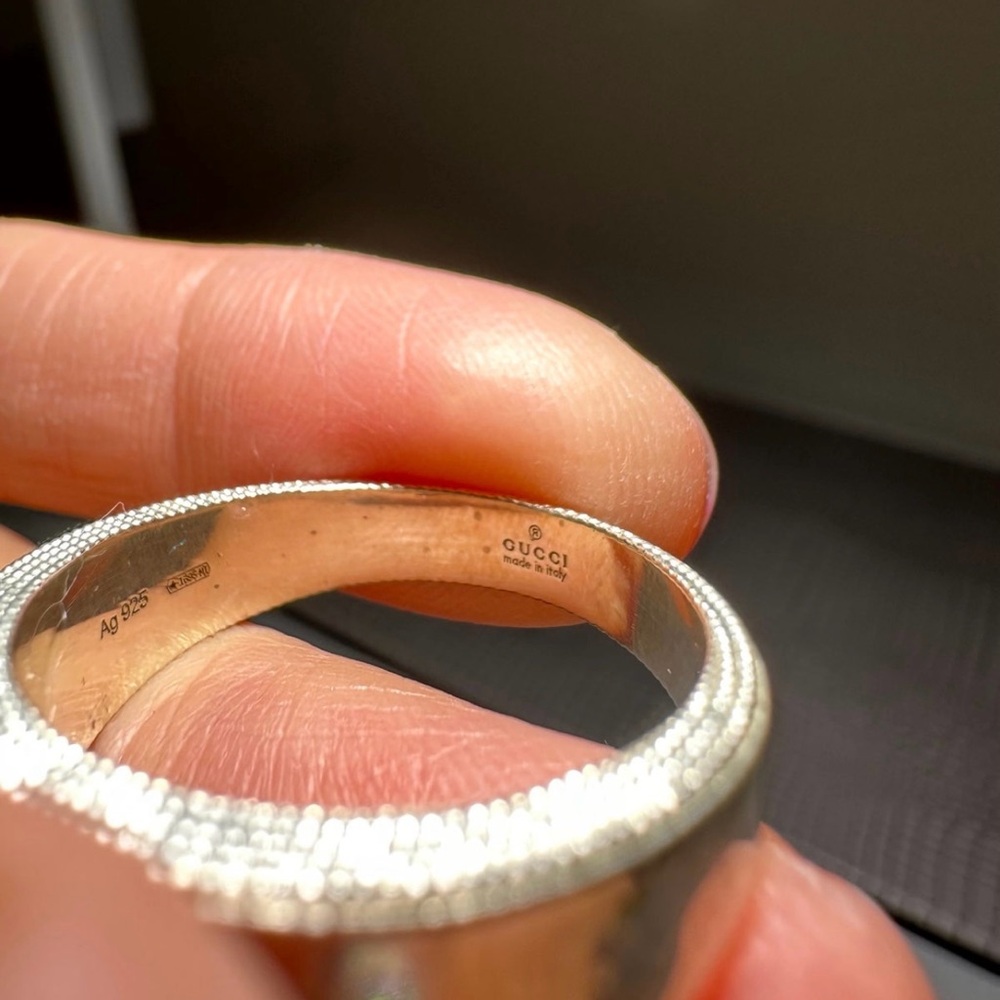 Gucci Silver Ring with Iconic Logo - Picture 5 of 7